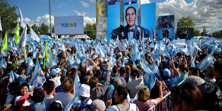 SOLO HABRÁ VICTORIA SI LO HACEMOS CON EL PUEBLO