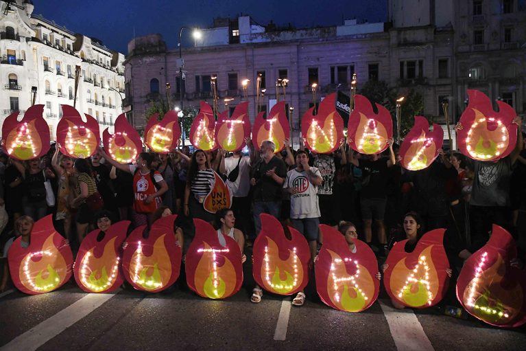DNU 70/23 DE PIRATAS Y DEPREDADORES