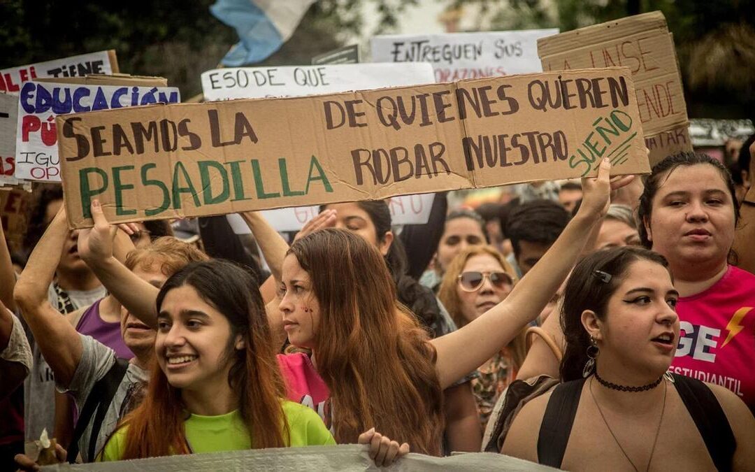 Marcha y alegría vs. presidente neocolonial