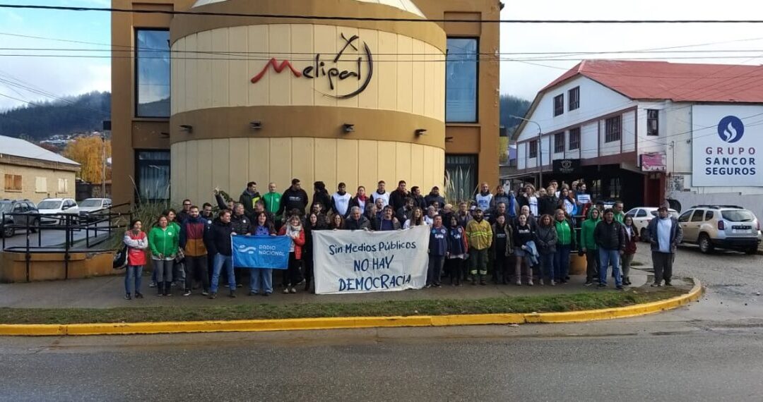 “Comunica y acompaña” (lema de Radio Nacional Esquel)